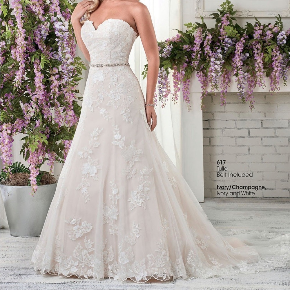 Wedding dress size 22 ivory Bonny Bridal